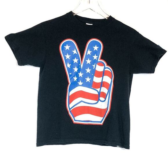 USA Flag Victory V Peace Fingers Hand T-Shirt Kids L - Picture 1 of 7